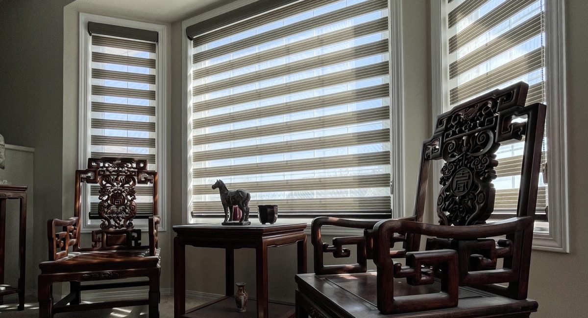 Wall of windows with window blinds